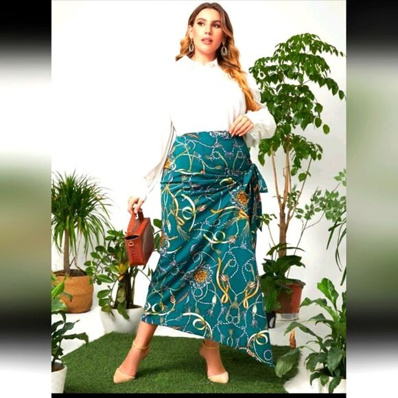 Elegant Teal Patterned Skirt - Picture 1 of 3